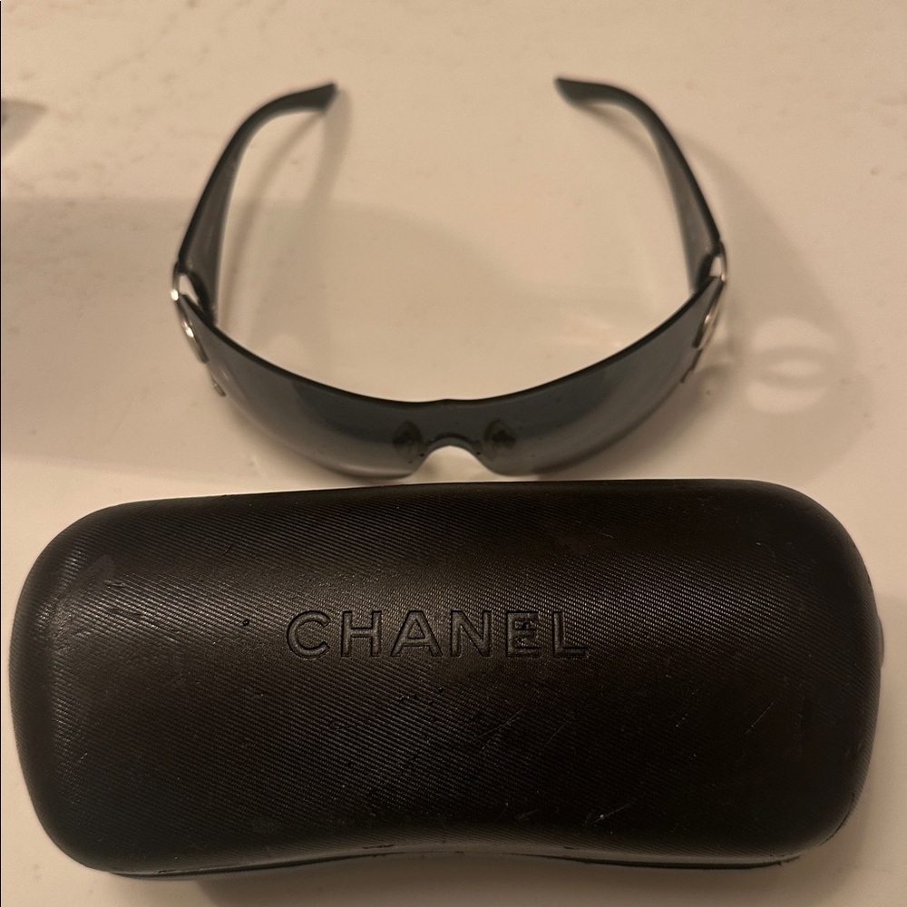 CHANEL Black Sunglasses with Silver Accents - Picture 4 of 5